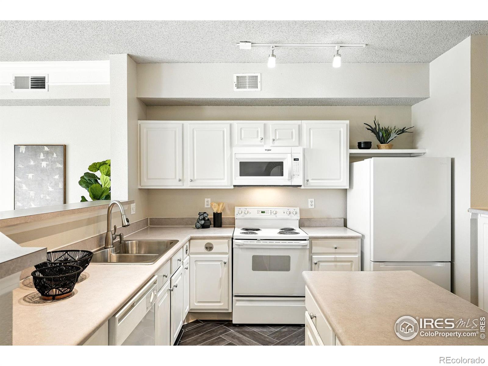 MLS Image #4 for 1876  mallard drive,louisville, Colorado