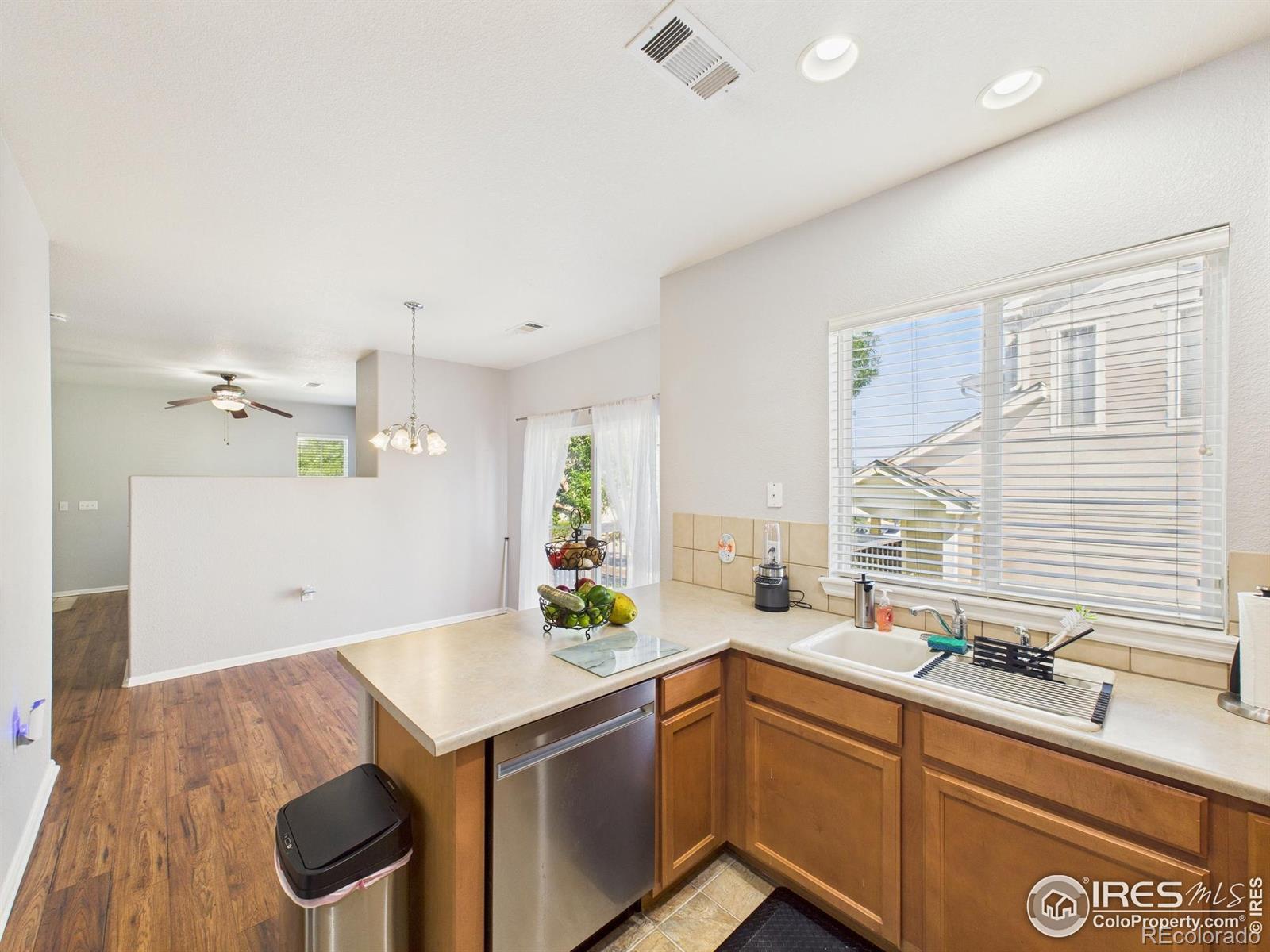 MLS Image #4 for 12912  grant circle,thornton, Colorado