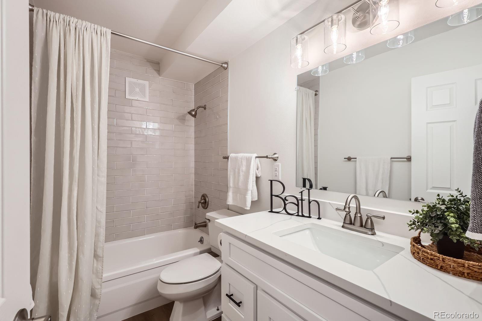 MLS Image #2 for 610 s clinton street 5a,denver, Colorado
