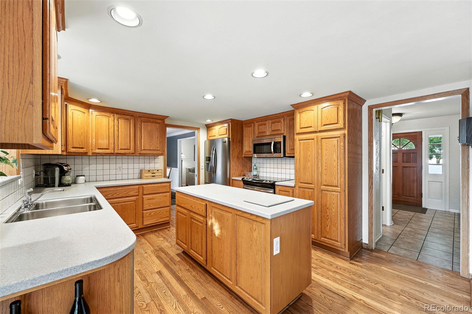 MLS Image #11 for 3871 s narcissus way,denver, Colorado