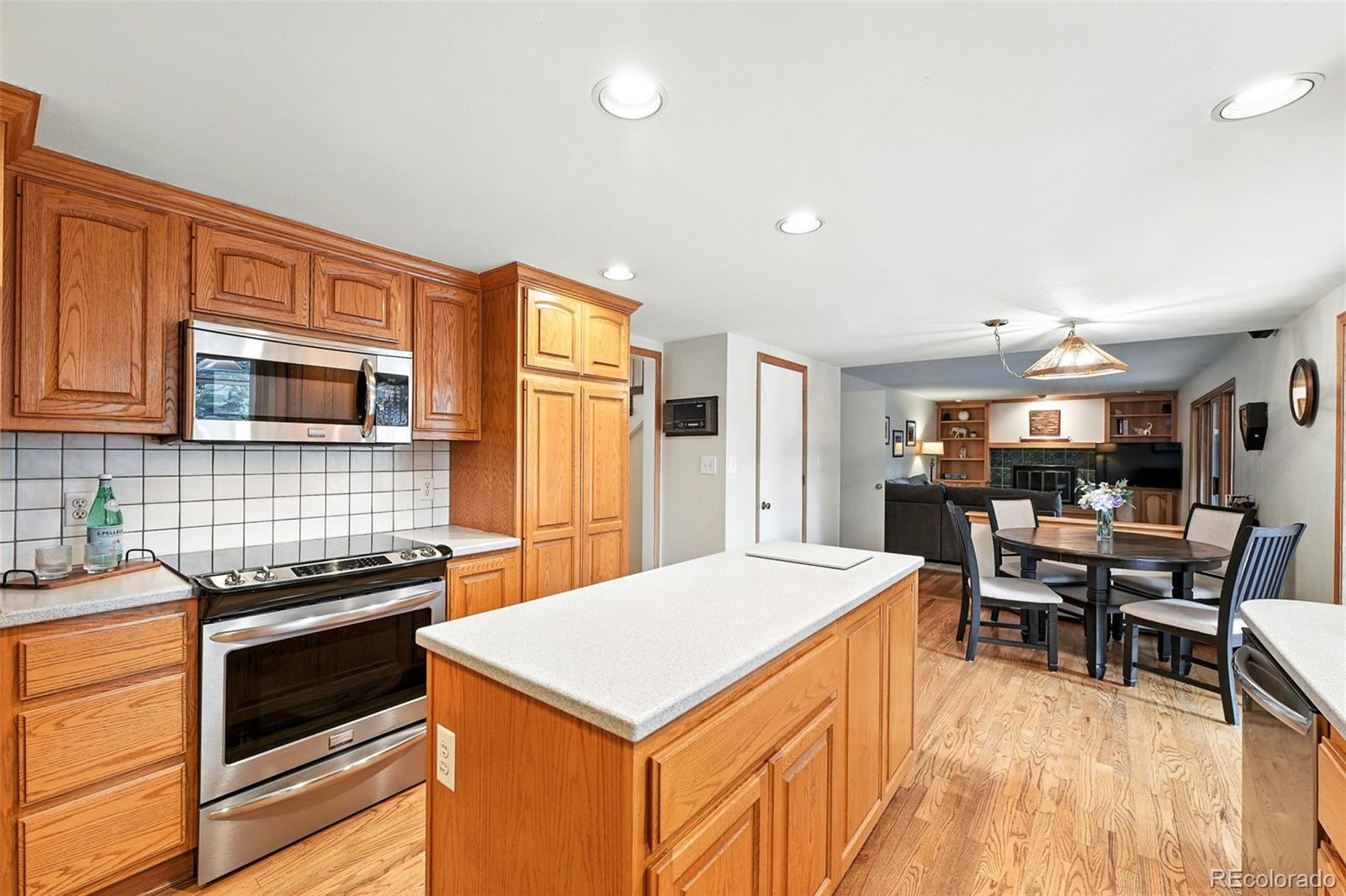 MLS Image #2 for 3871 s narcissus way,denver, Colorado