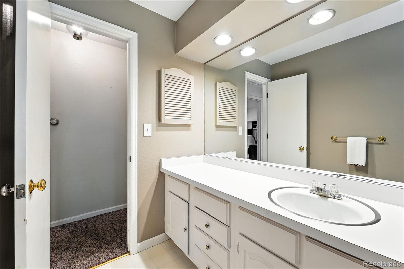 MLS Image #26 for 3871 s narcissus way,denver, Colorado