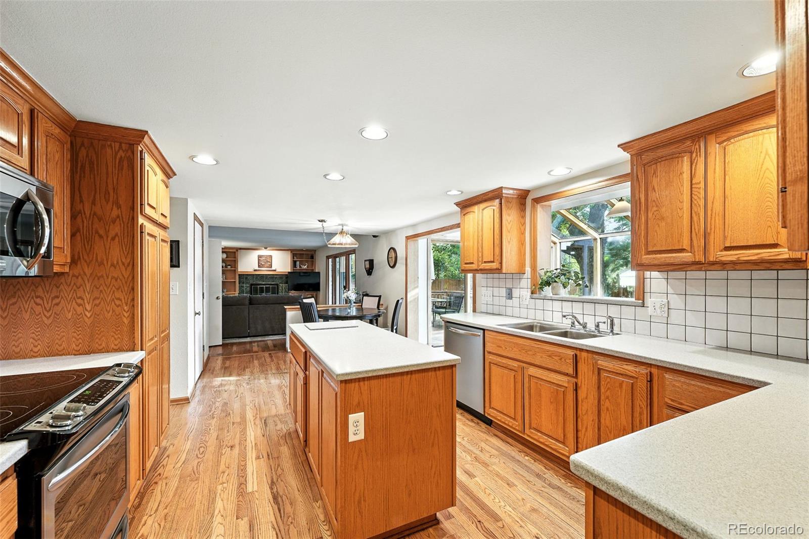 MLS Image #9 for 3871 s narcissus way,denver, Colorado