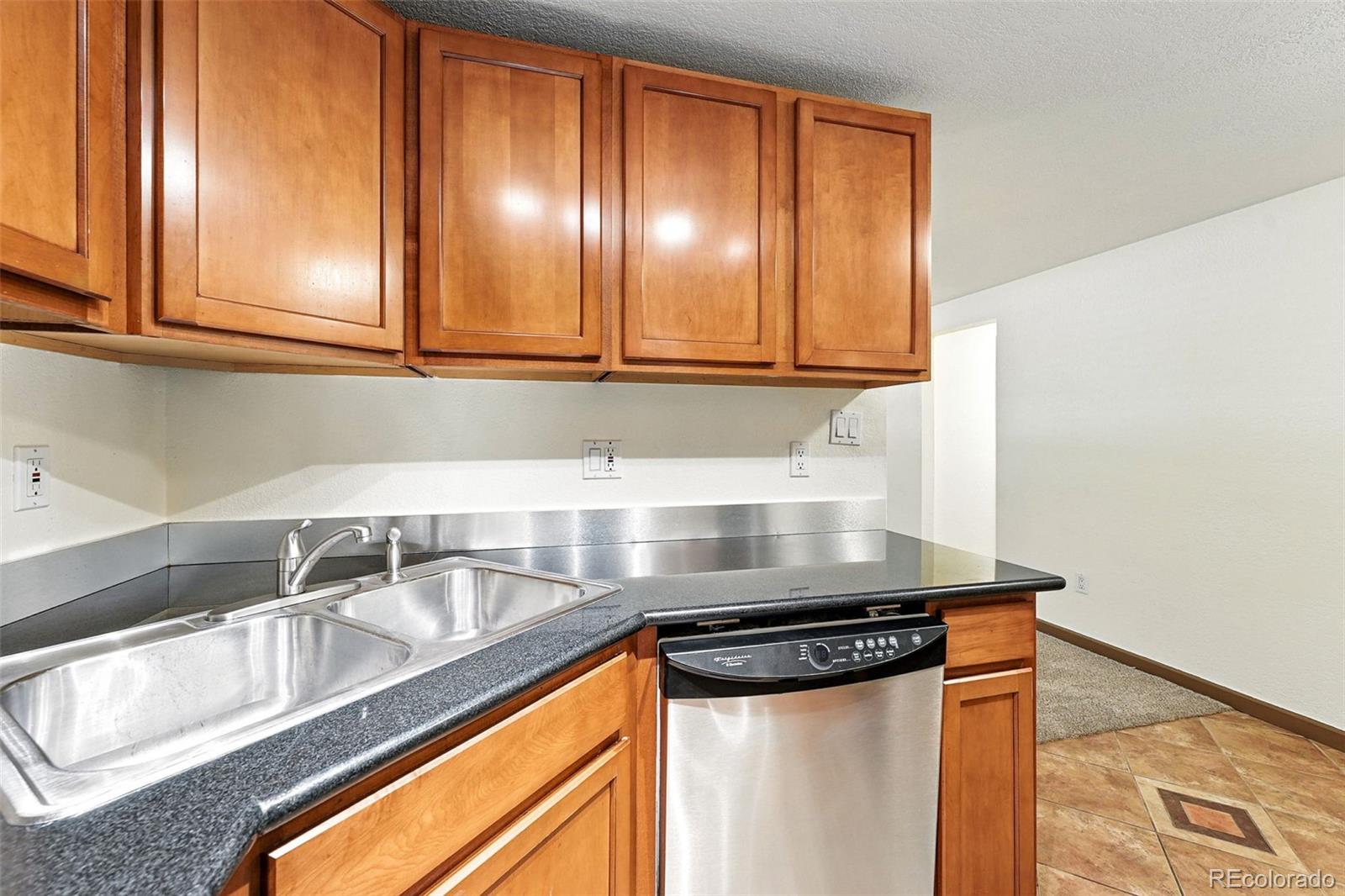 MLS Image #11 for 1045 n clarkson street,denver, Colorado
