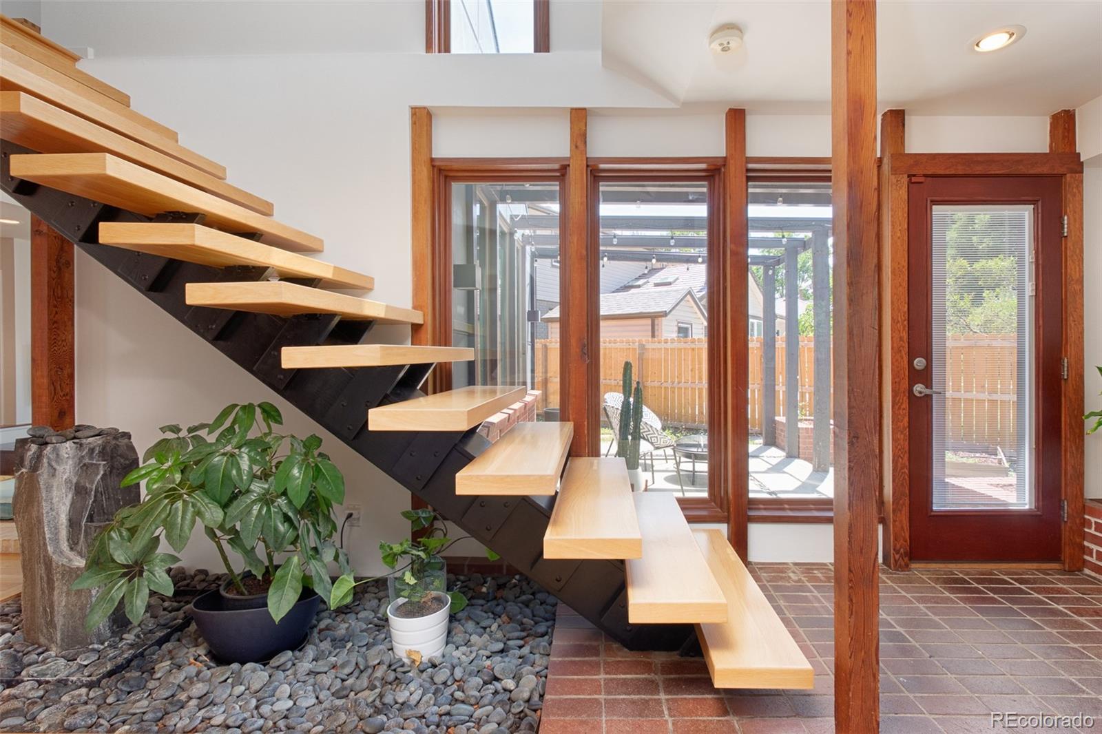 MLS Image #14 for 4049 s niagara way,denver, Colorado