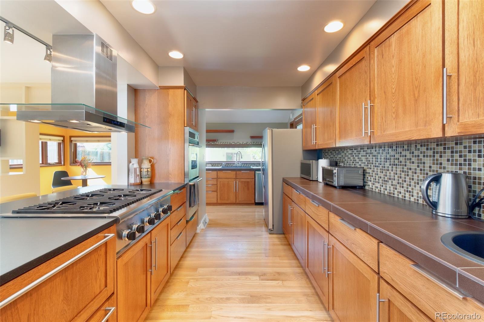 MLS Image #18 for 4049 s niagara way,denver, Colorado