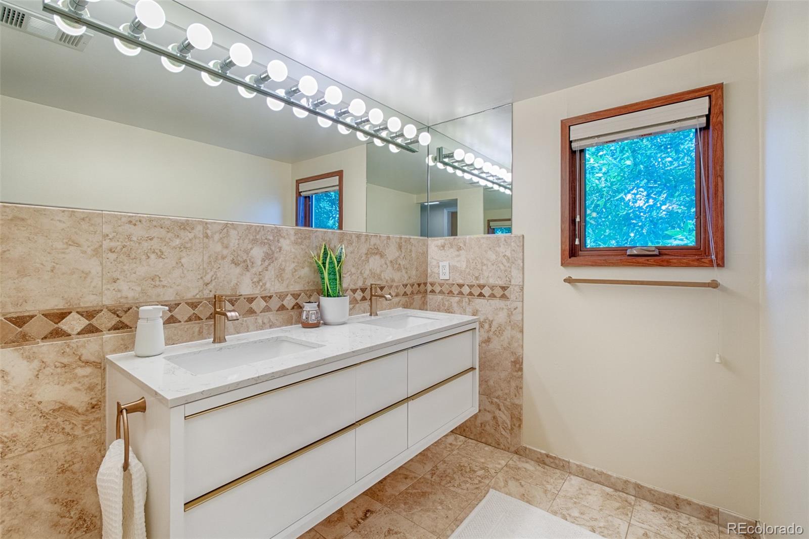 MLS Image #32 for 4049 s niagara way,denver, Colorado