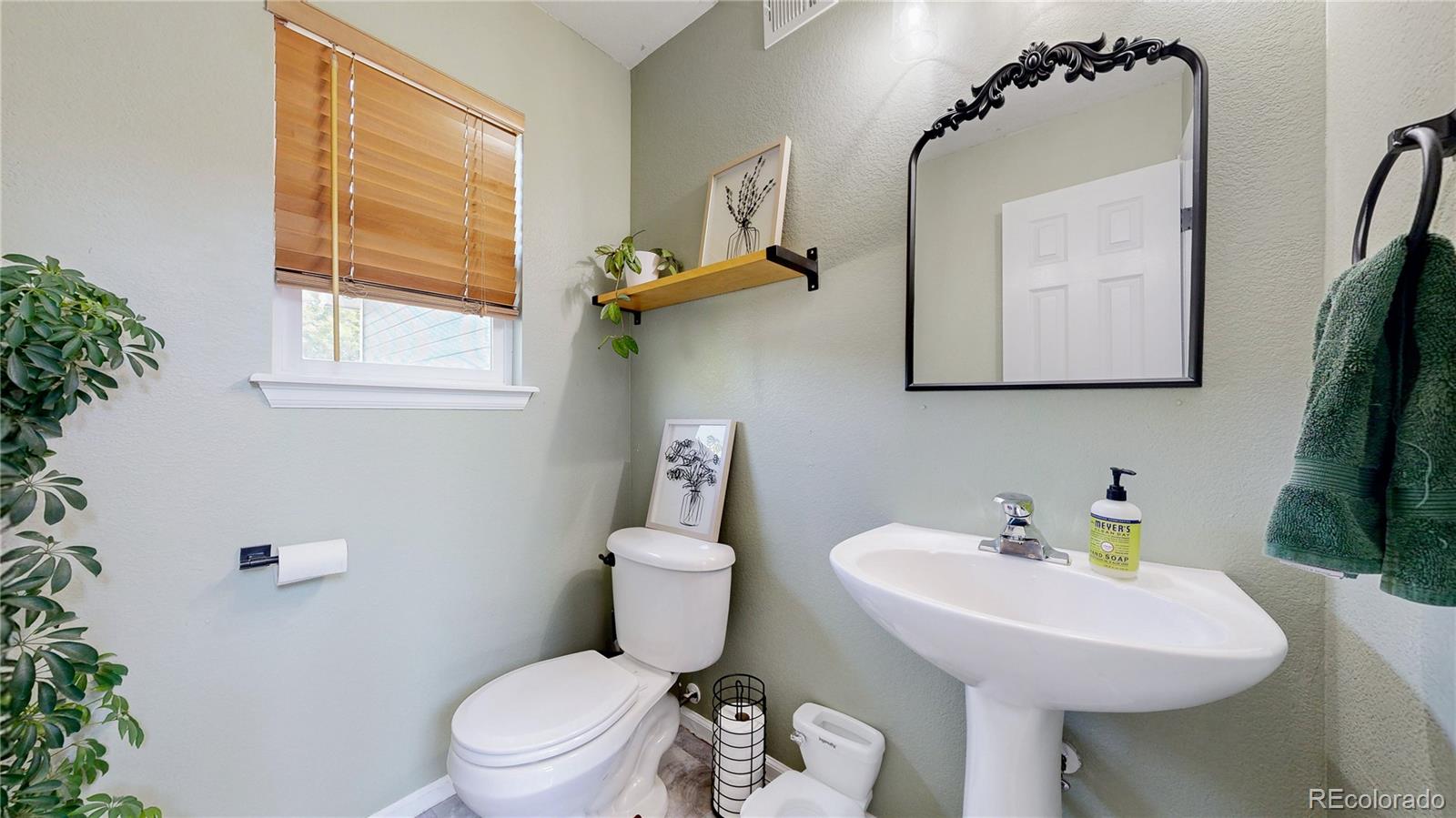 MLS Image #10 for 21570 e 40th place,denver, Colorado