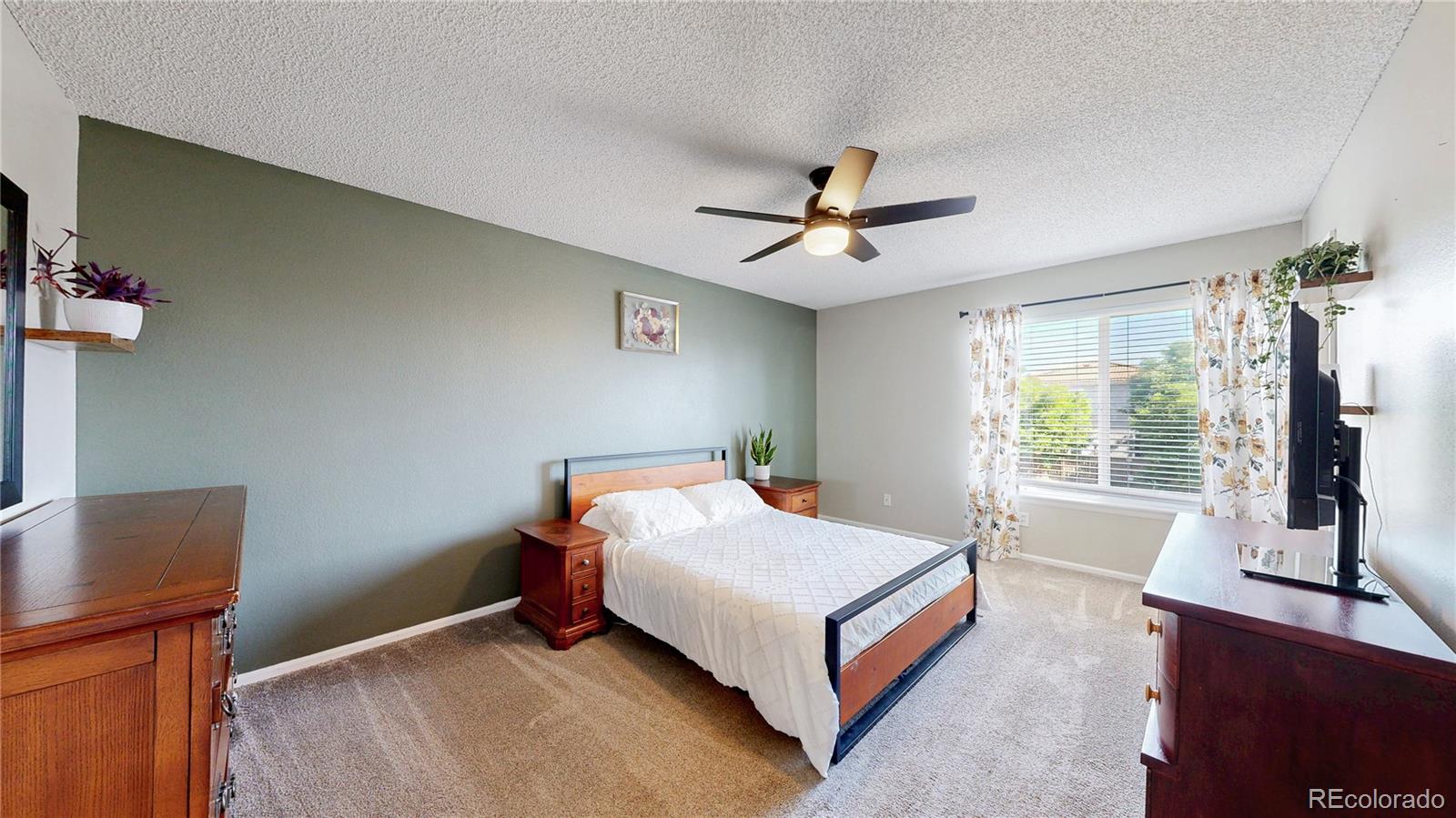MLS Image #11 for 21570 e 40th place,denver, Colorado