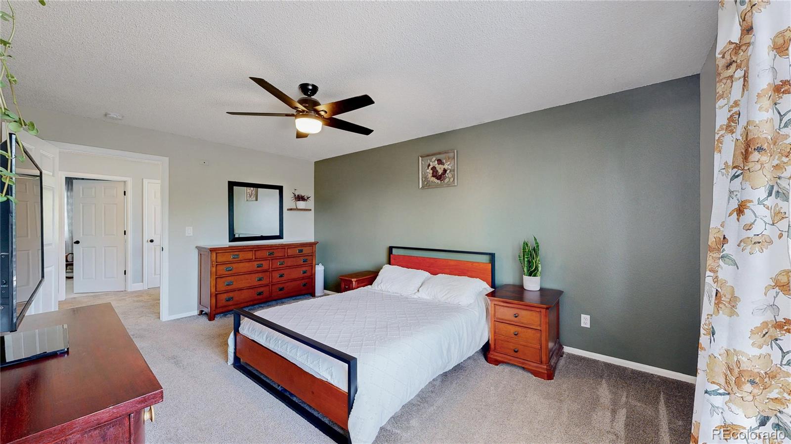 MLS Image #12 for 21570 e 40th place,denver, Colorado