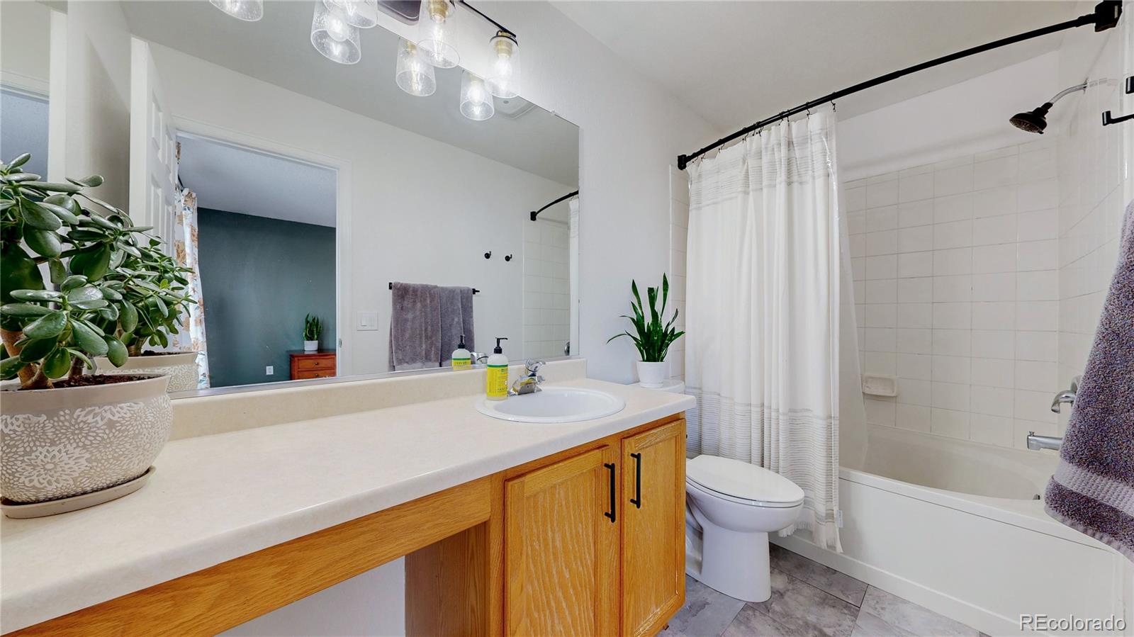 MLS Image #14 for 21570 e 40th place,denver, Colorado