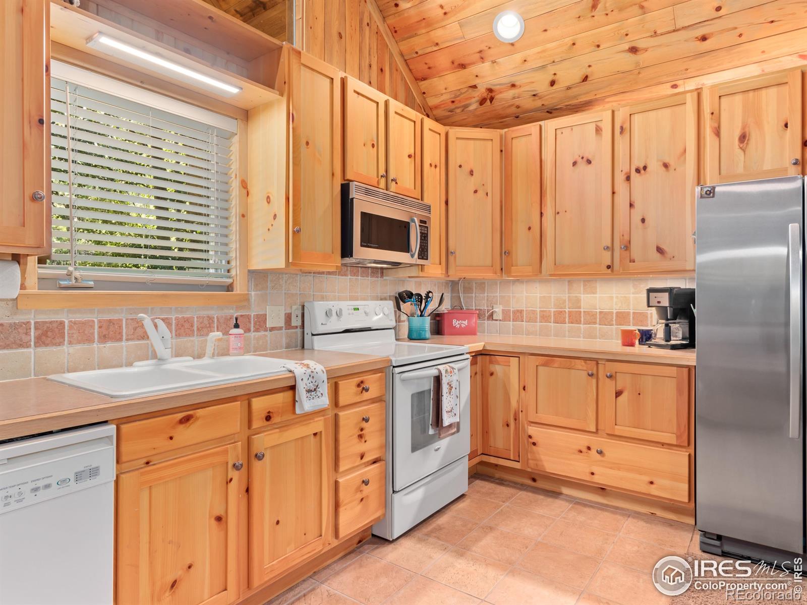 MLS Image #10 for 1035  streamside drive,glen haven, Colorado