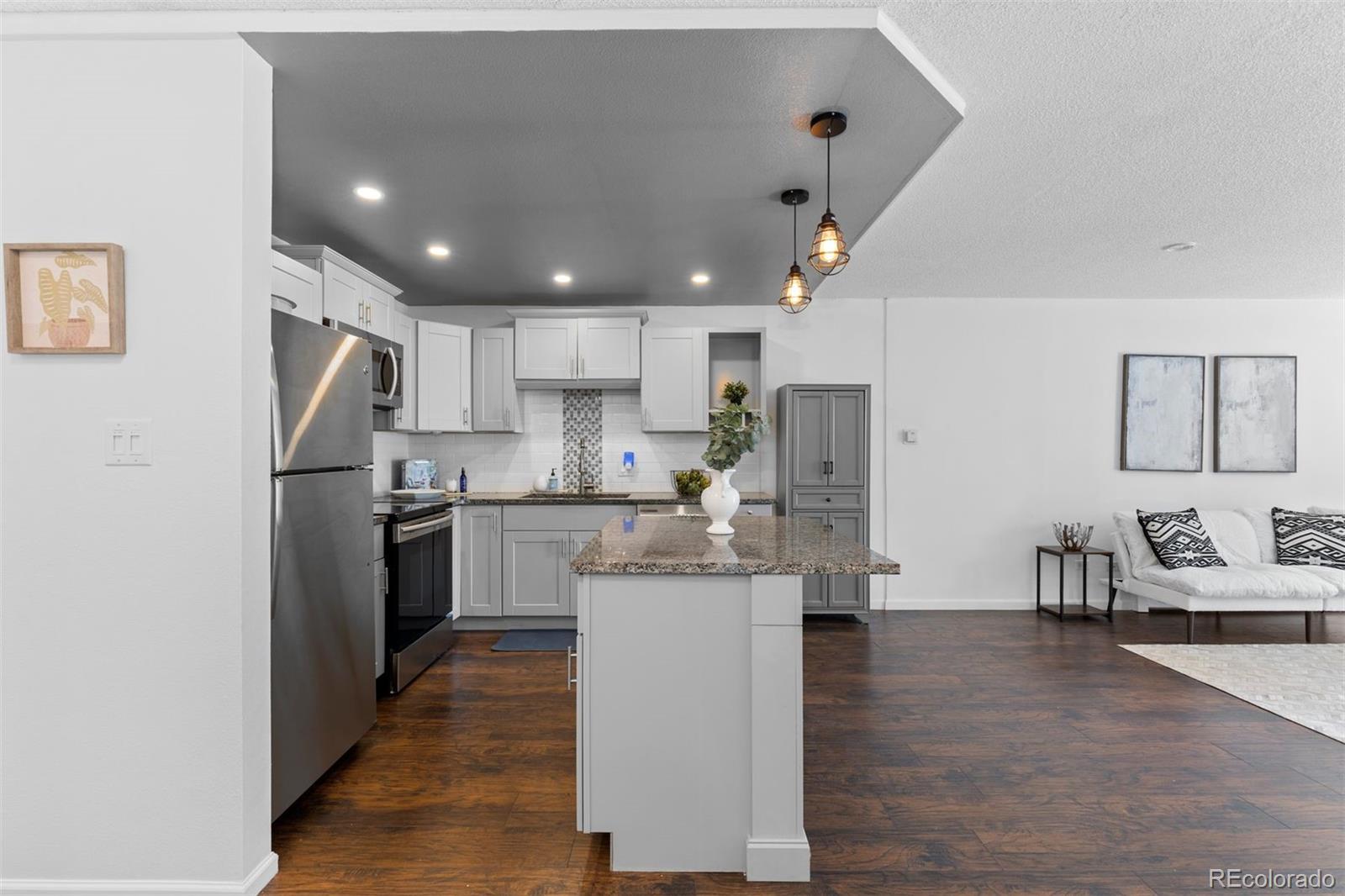 MLS Image #6 for 610 s clinton street,denver, Colorado