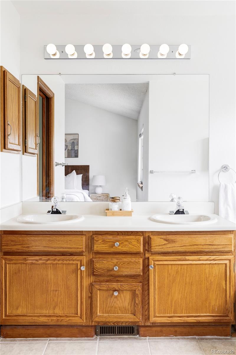 MLS Image #16 for 2040 s xenia way,denver, Colorado