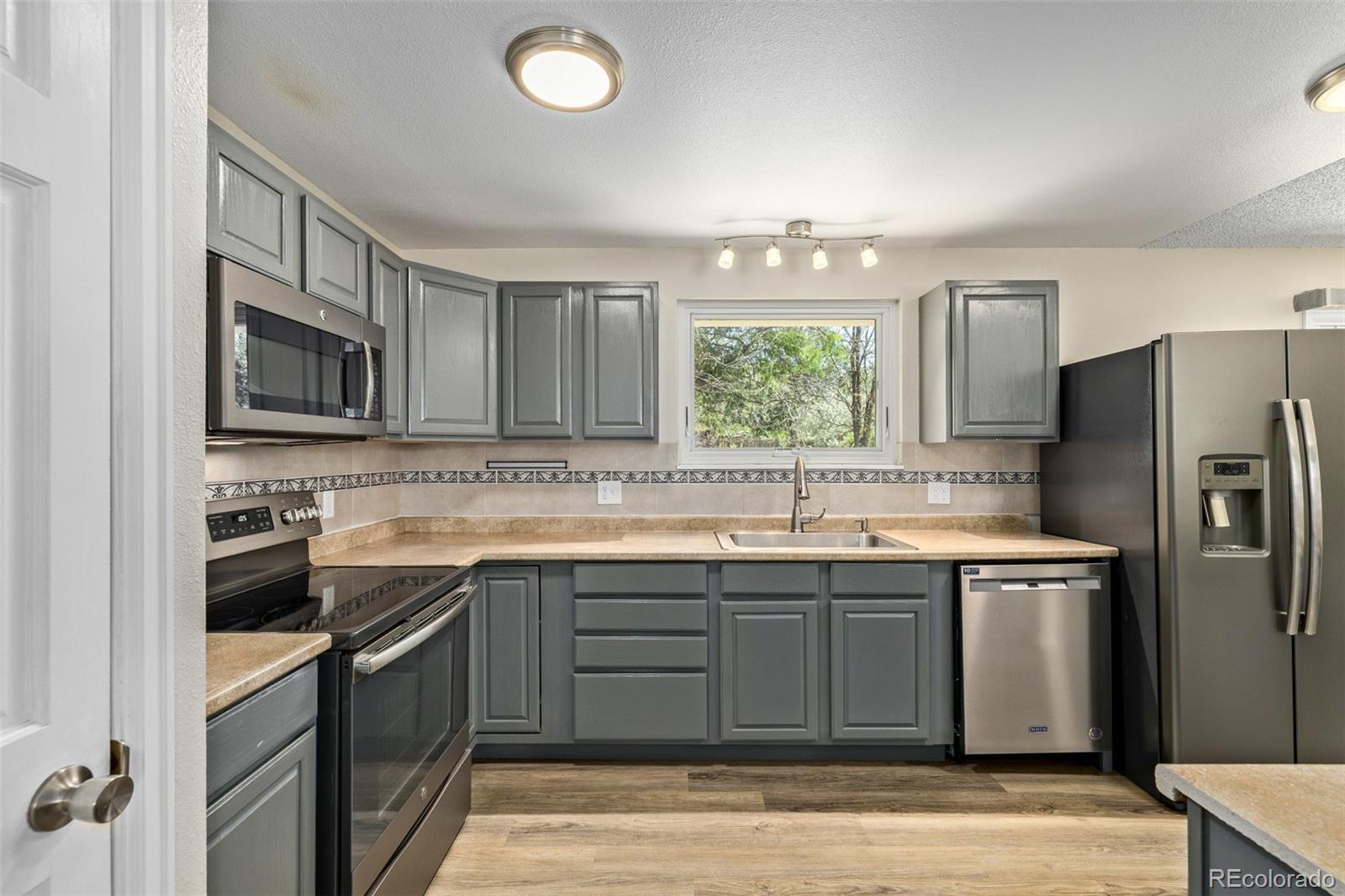 MLS Image #15 for 1394 s zeno street,aurora, Colorado