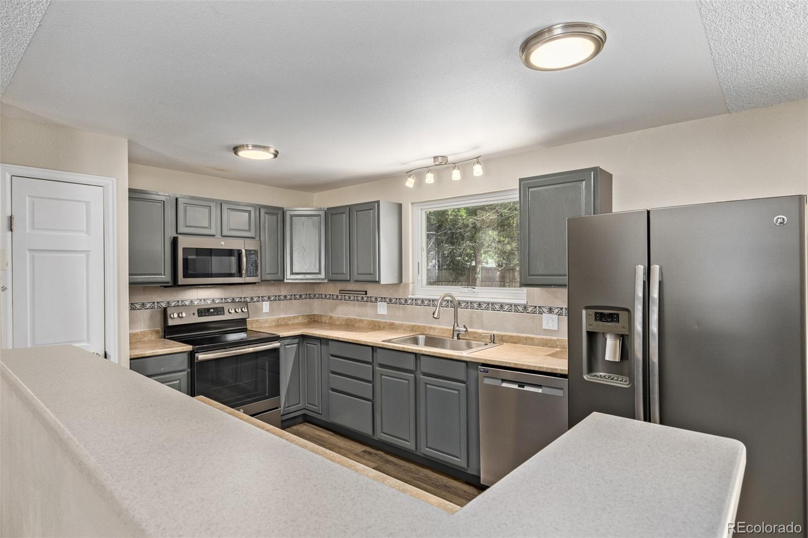 MLS Image #16 for 1394 s zeno street,aurora, Colorado