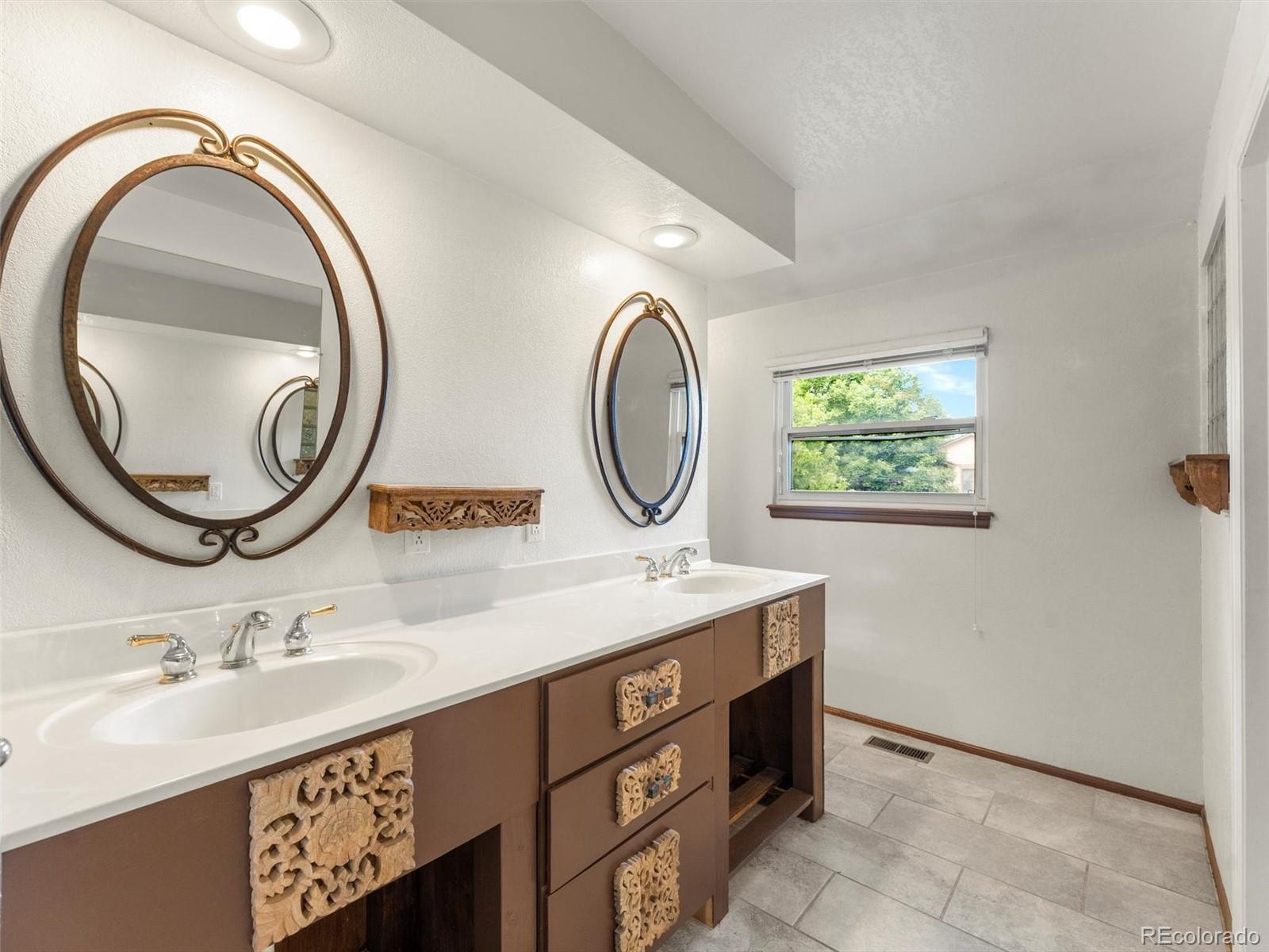MLS Image #14 for 2591 s oakland street,aurora, Colorado