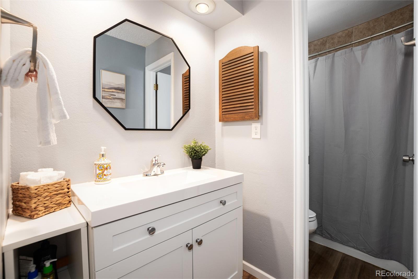MLS Image #33 for 46 s eagle circle,aurora, Colorado