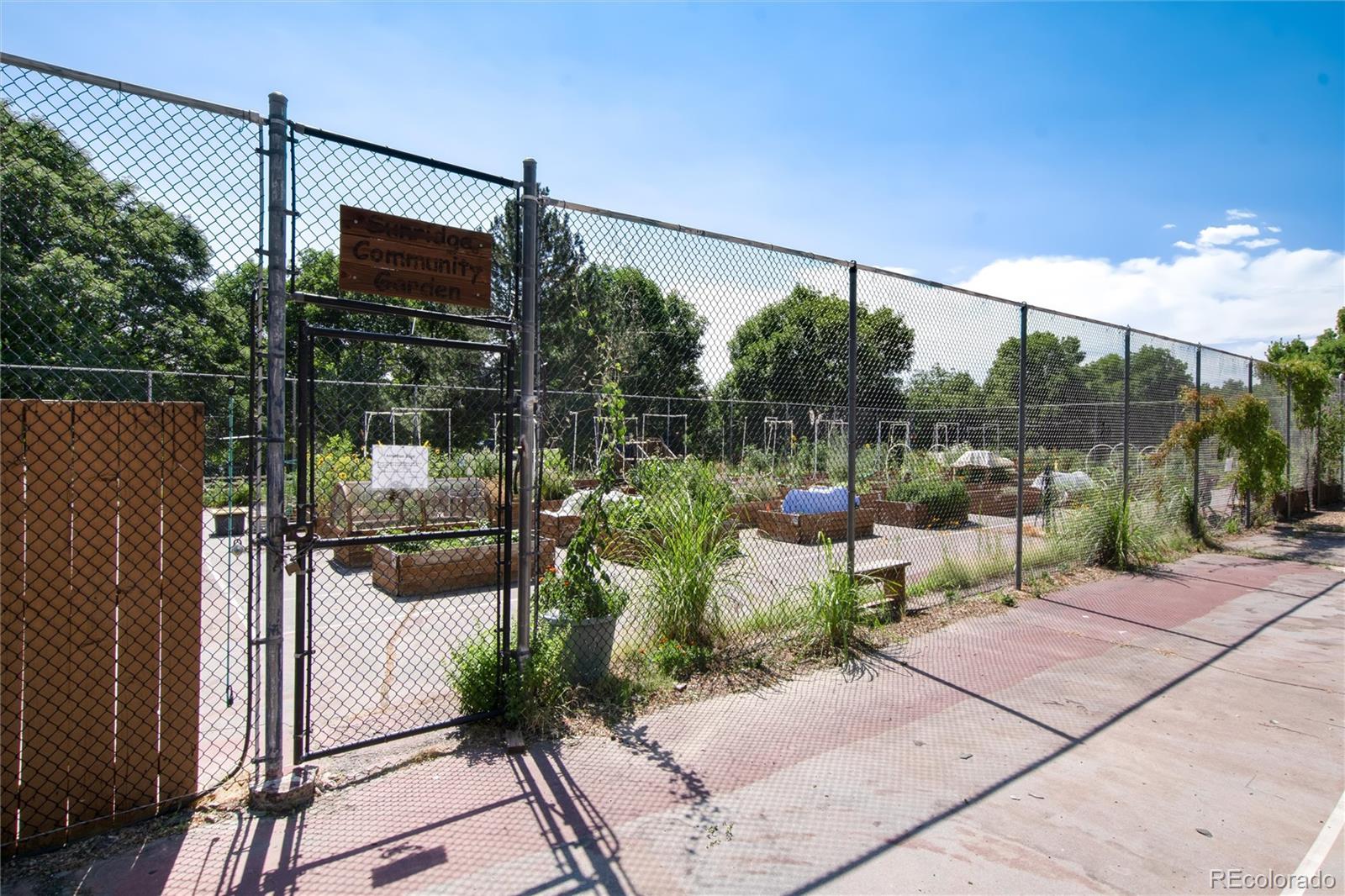 MLS Image #44 for 46 s eagle circle,aurora, Colorado