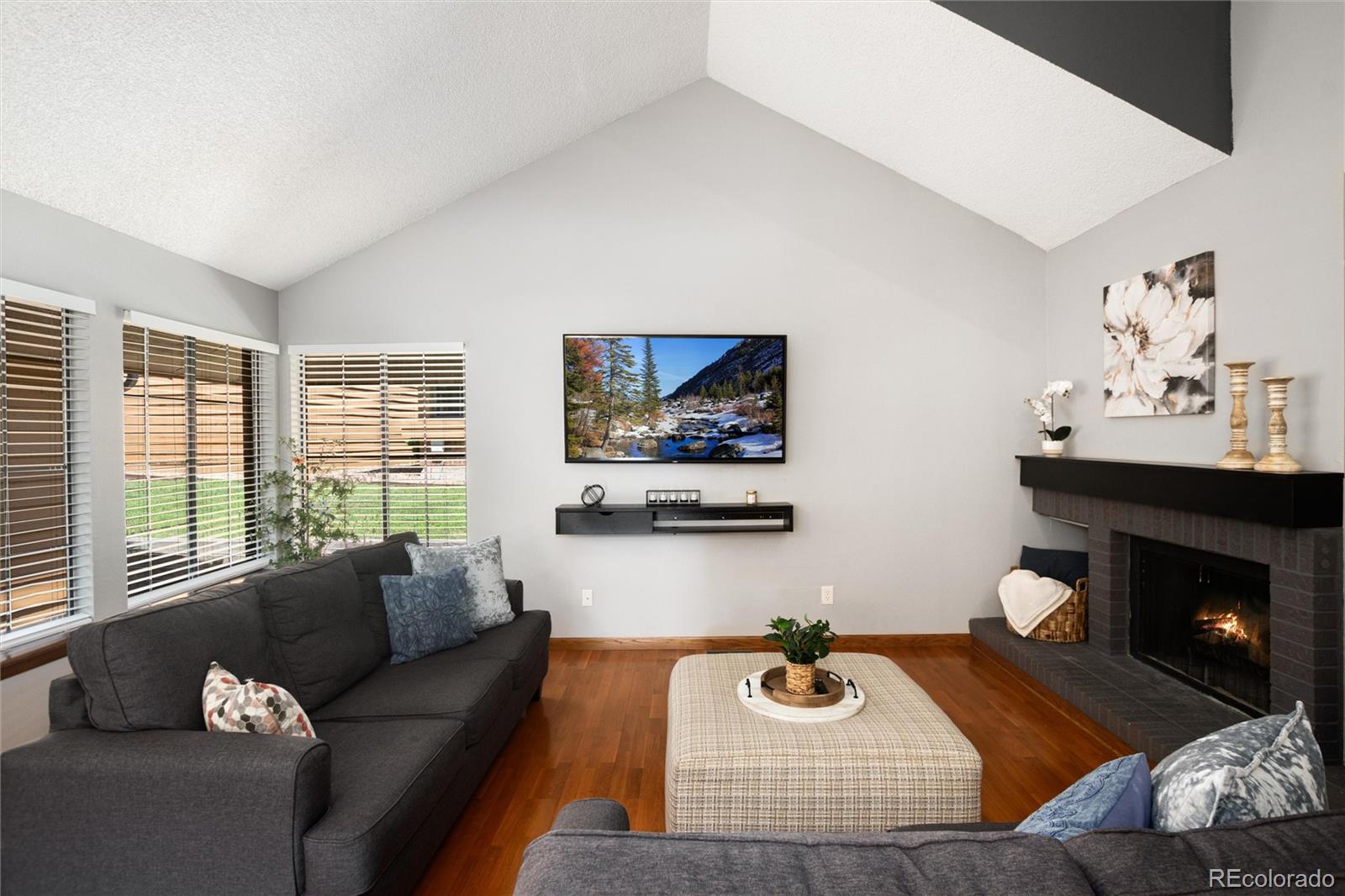 MLS Image #5 for 46 s eagle circle,aurora, Colorado