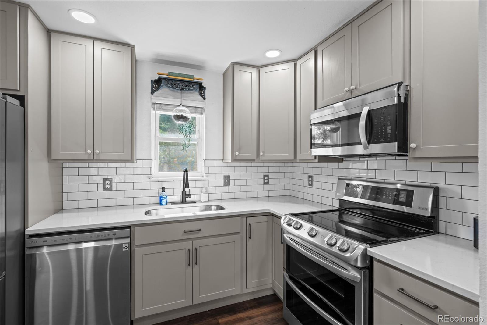 MLS Image #4 for 4501 s garrison street,littleton, Colorado