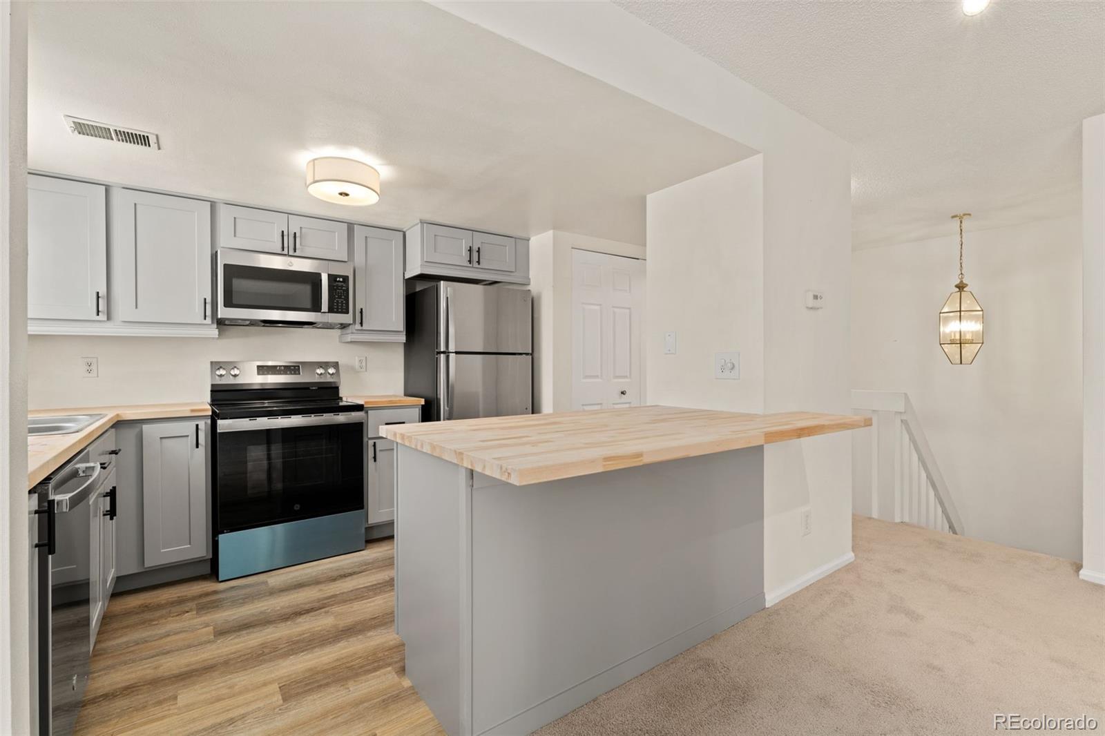 MLS Image #3 for 12573 e pacific circle,aurora, Colorado