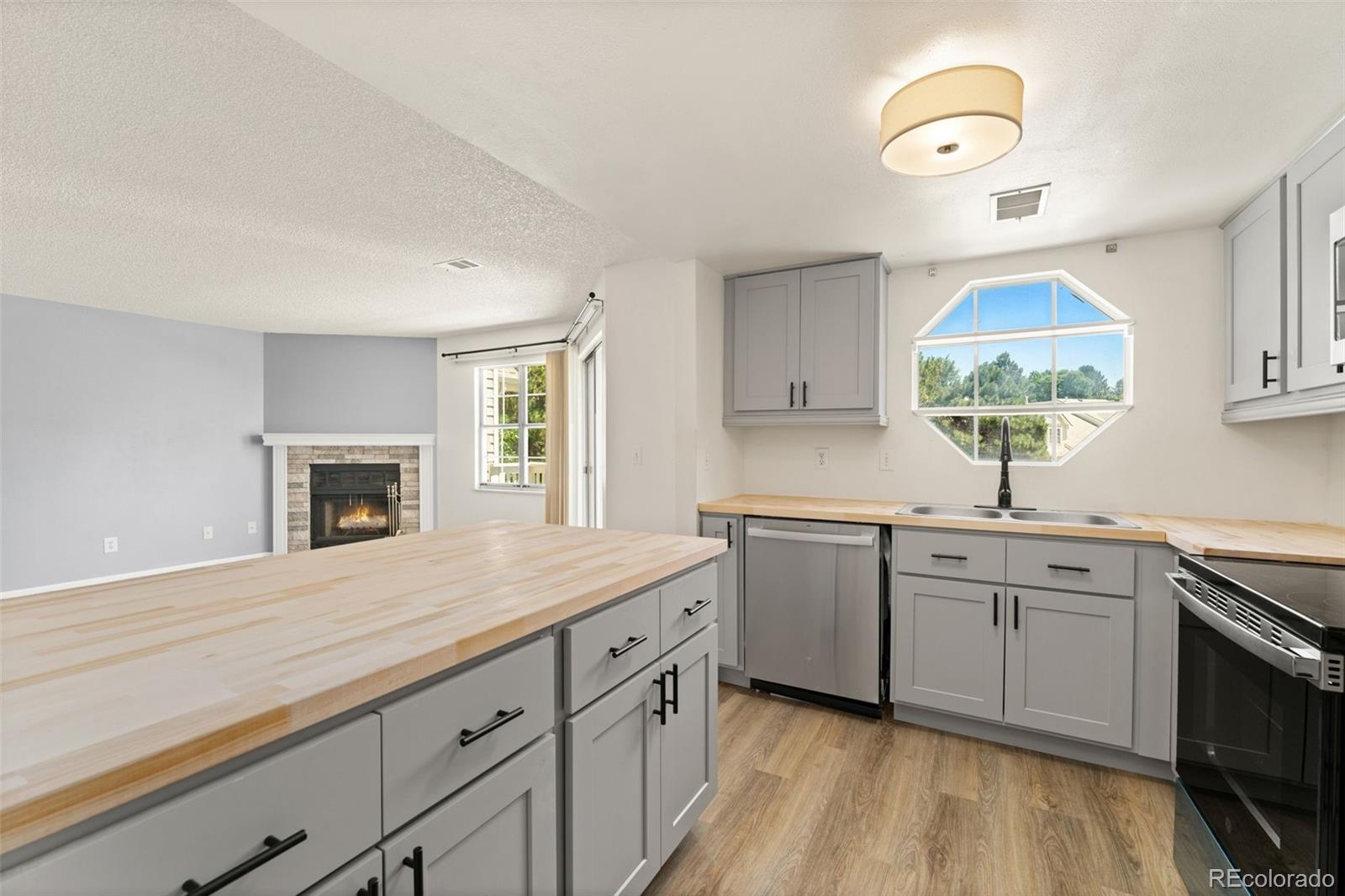 MLS Image #4 for 12573 e pacific circle,aurora, Colorado