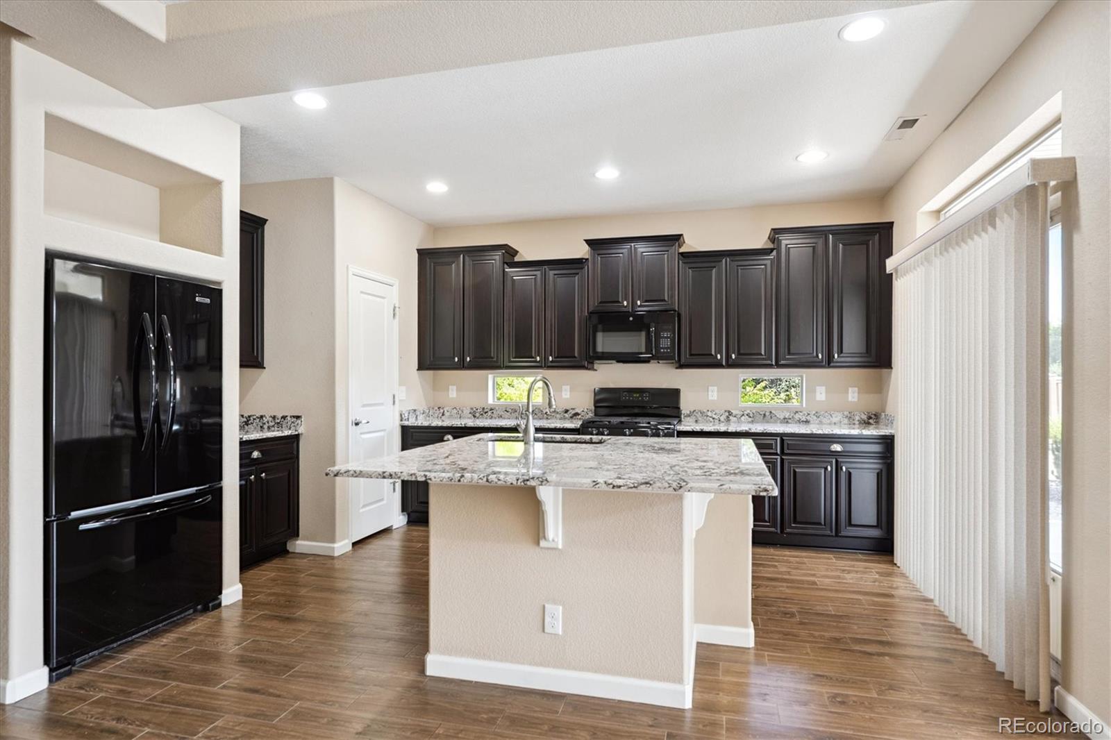 MLS Image #10 for 5520  genoa street,denver, Colorado