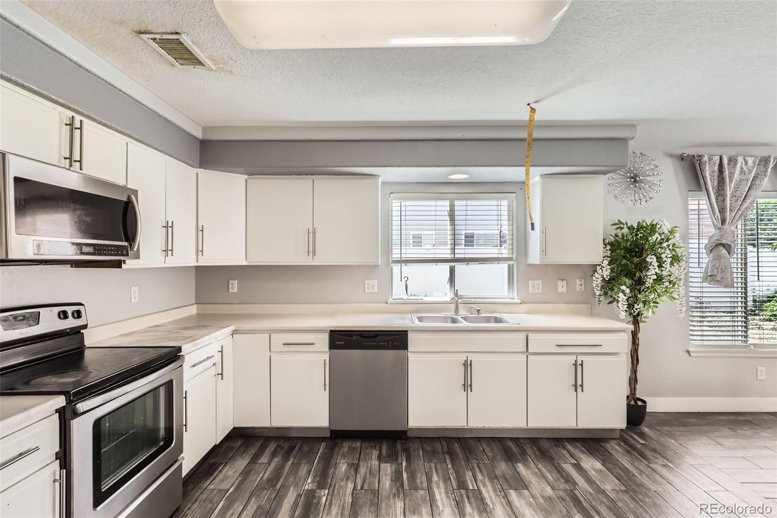 MLS Image #10 for 4955  genoa street,denver, Colorado