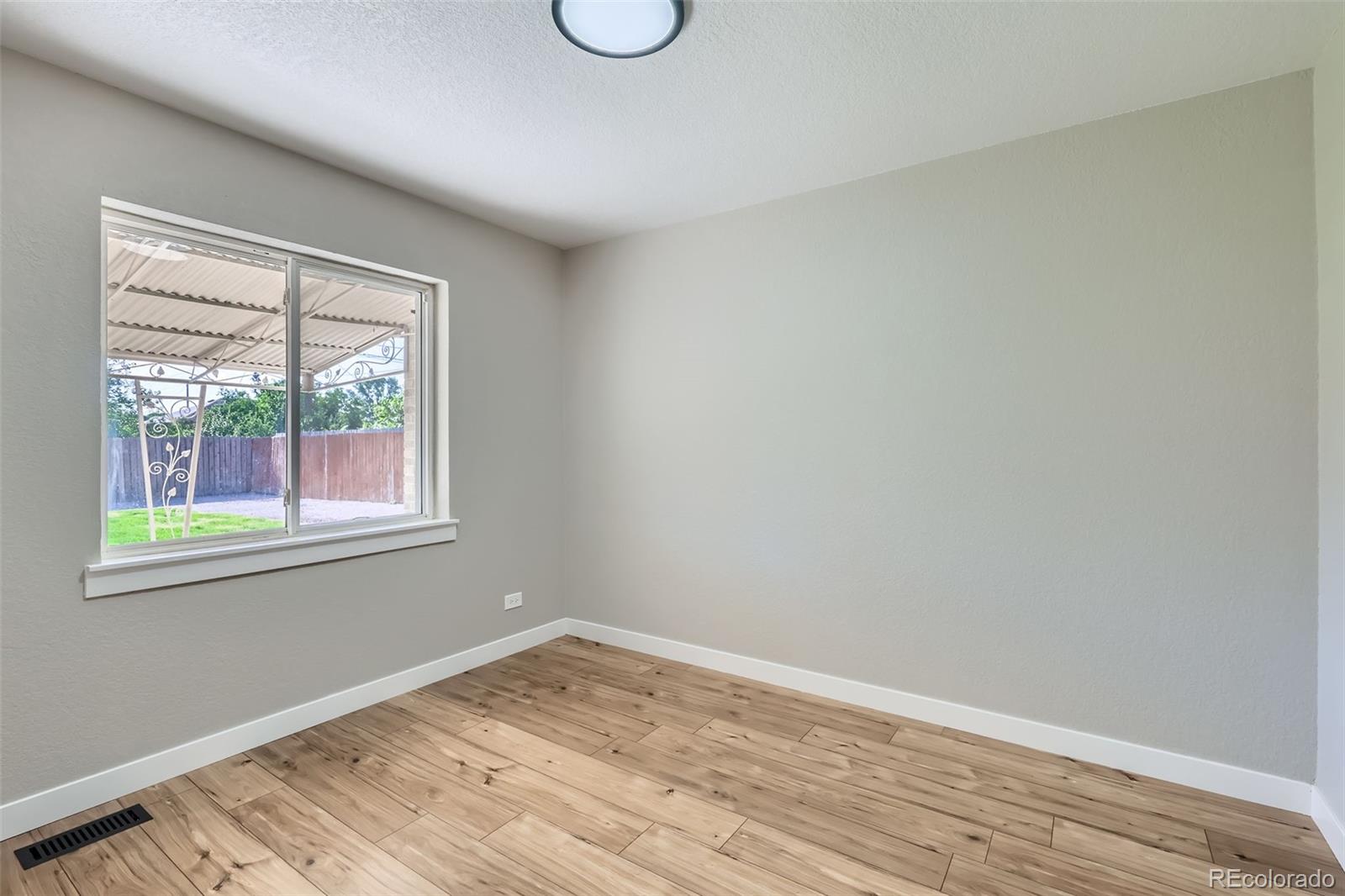 MLS Image #14 for 2540  poplar street,denver, Colorado