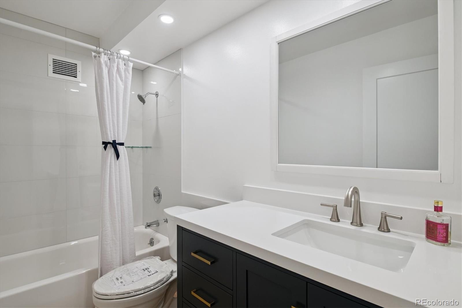MLS Image #5 for 775 s alton way,denver, Colorado