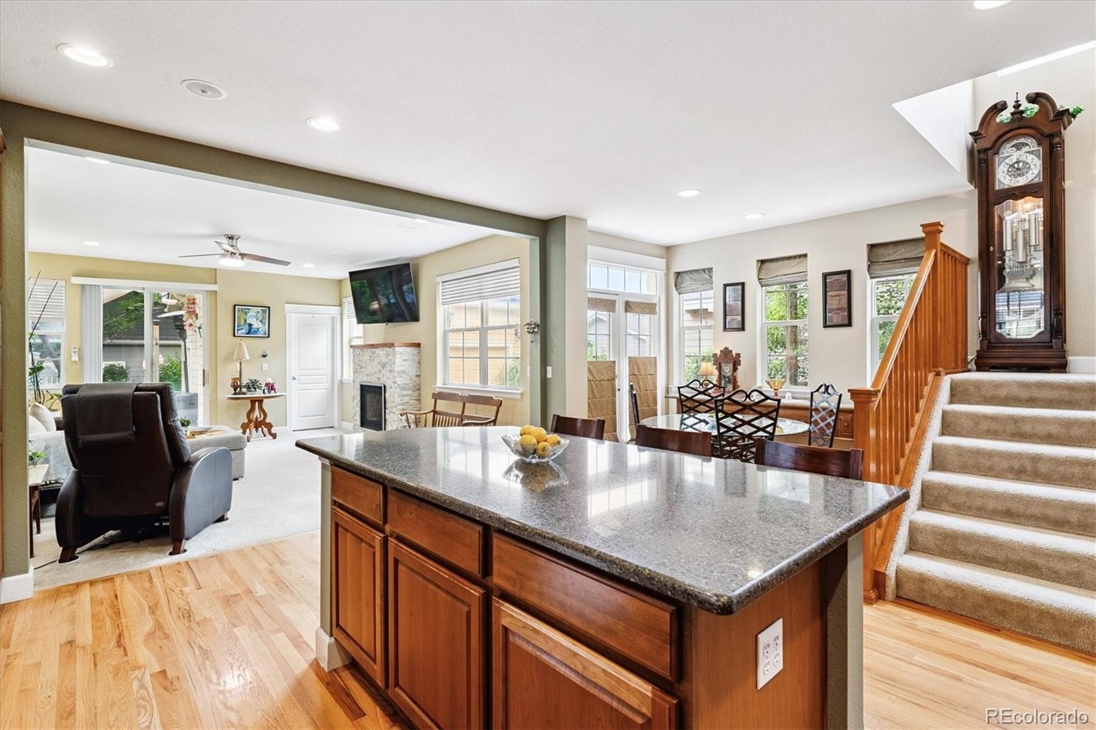 MLS Image #10 for 2326  akron street,denver, Colorado