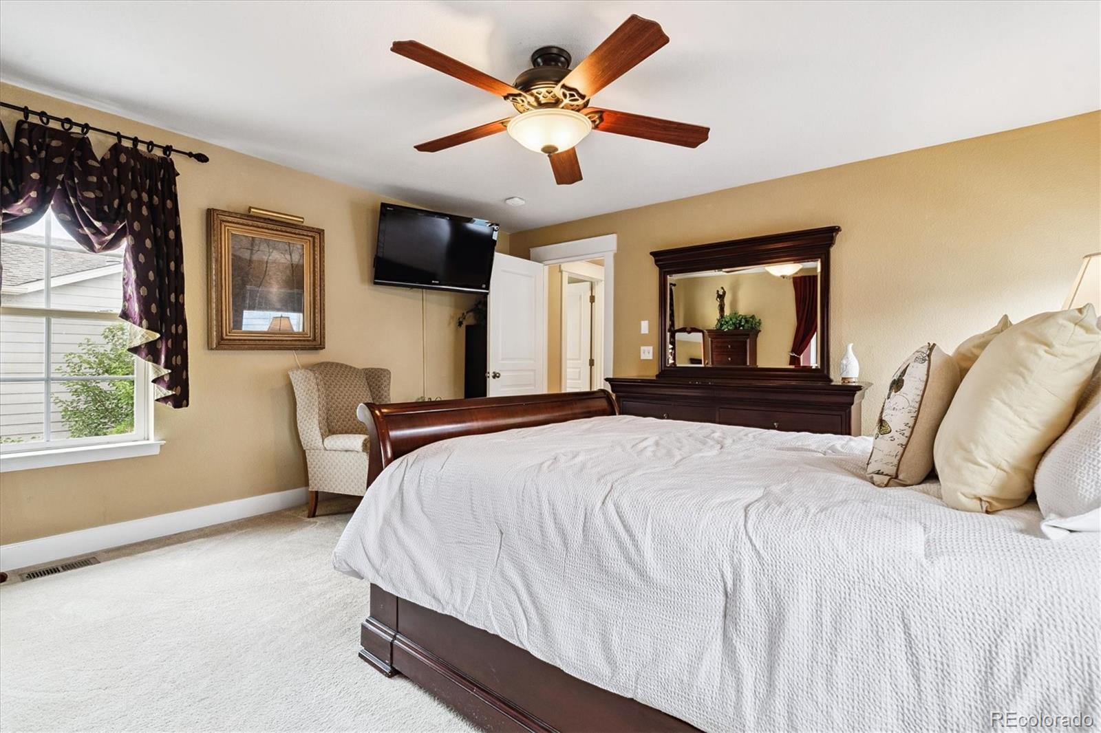 MLS Image #25 for 2326  akron street,denver, Colorado
