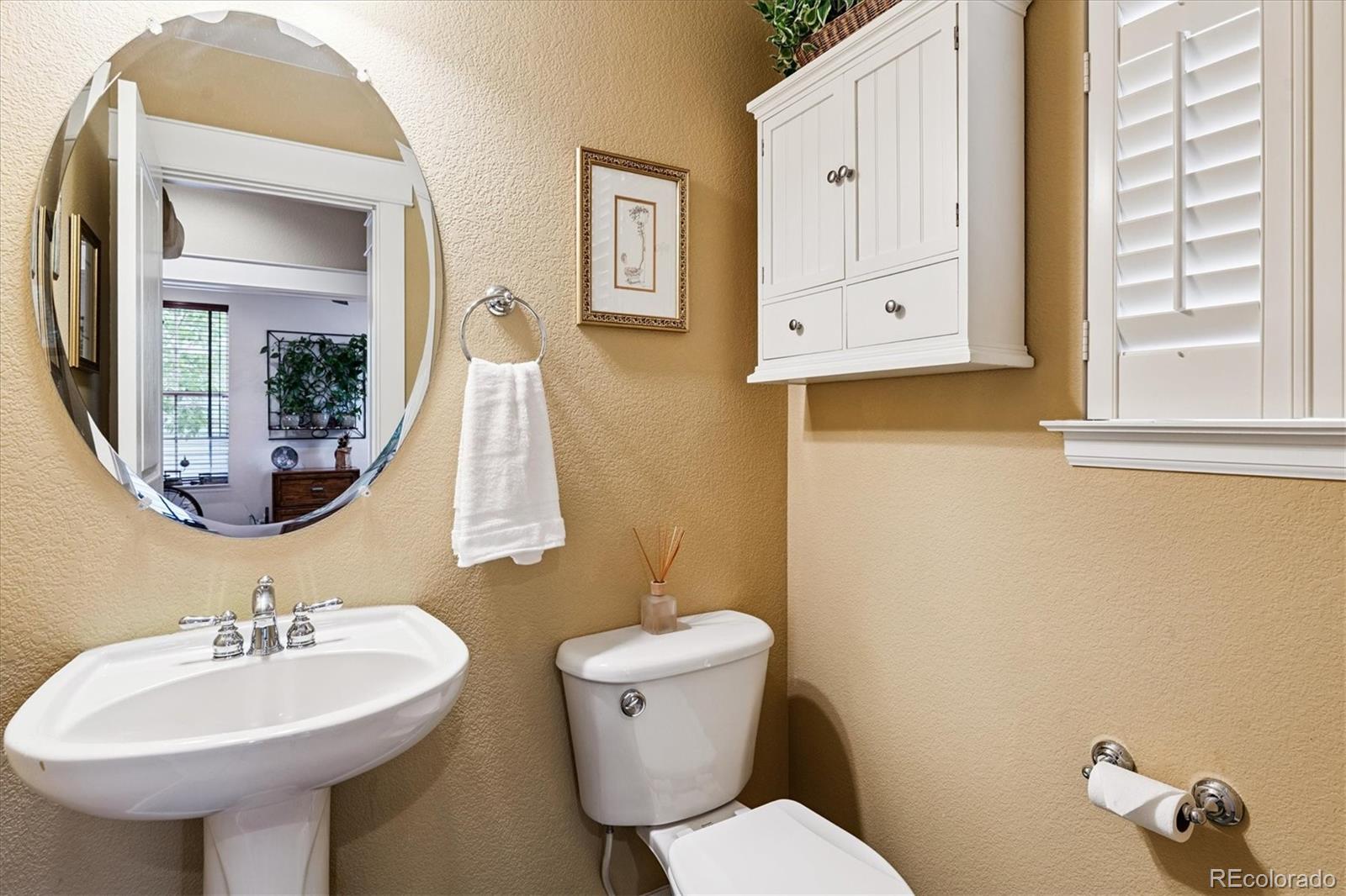 MLS Image #4 for 2326  akron street,denver, Colorado