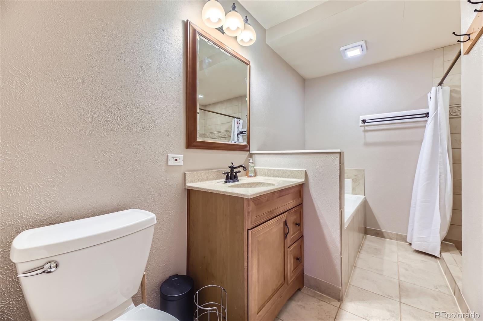 MLS Image #14 for 2690 s vine street,denver, Colorado