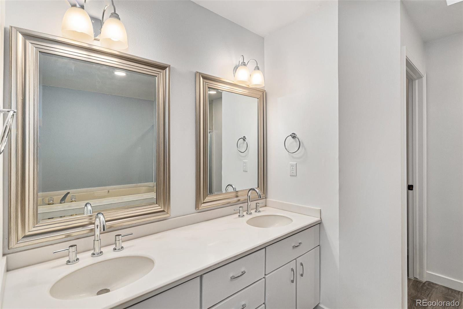 MLS Image #17 for 10000 e yale avenue,denver, Colorado