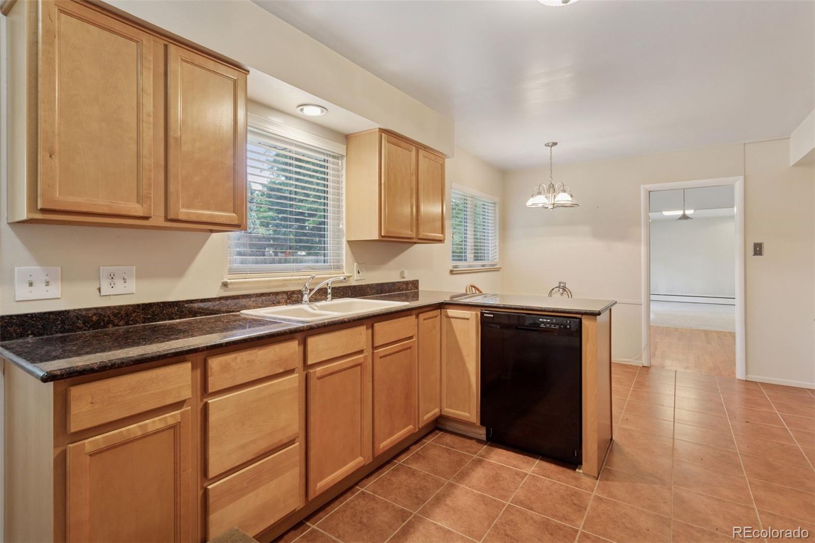 MLS Image #16 for 3030 s university boulevard,denver, Colorado