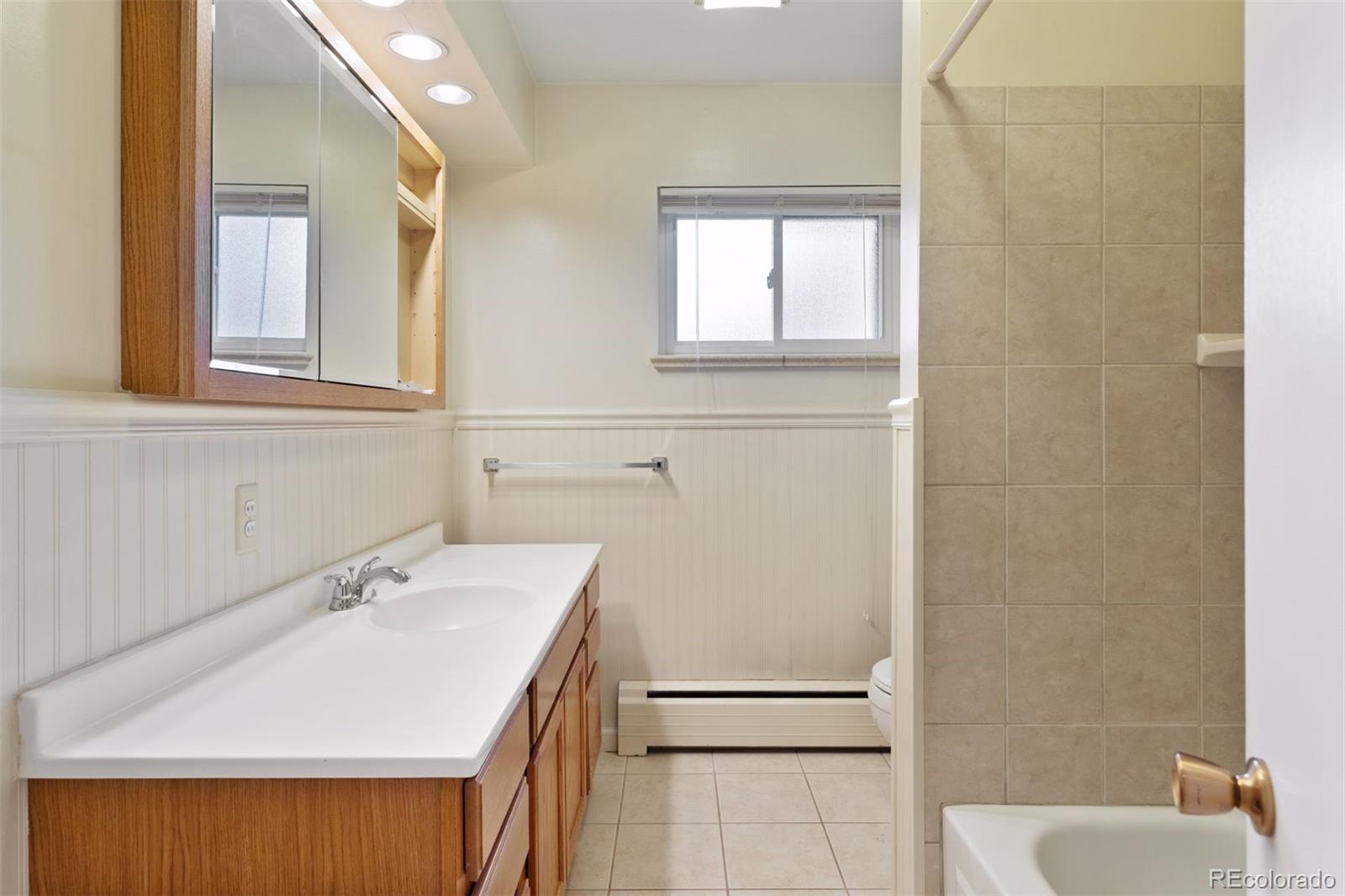 MLS Image #27 for 3030 s university boulevard,denver, Colorado