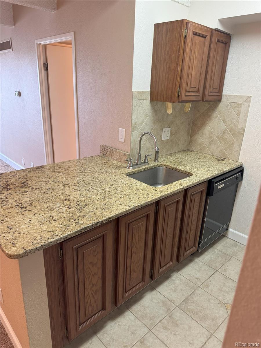 MLS Image #11 for 777 n washington street 1007,denver, Colorado