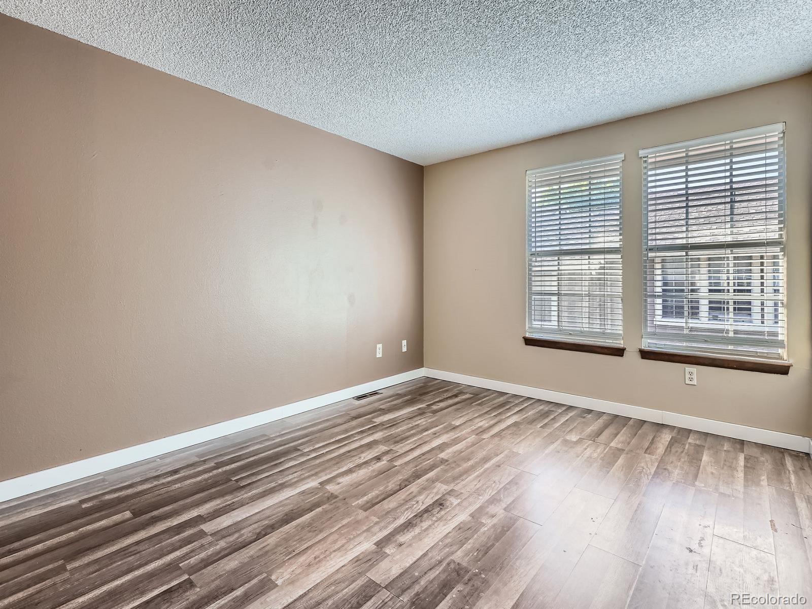 MLS Image #17 for 1990 s helena street,aurora, Colorado