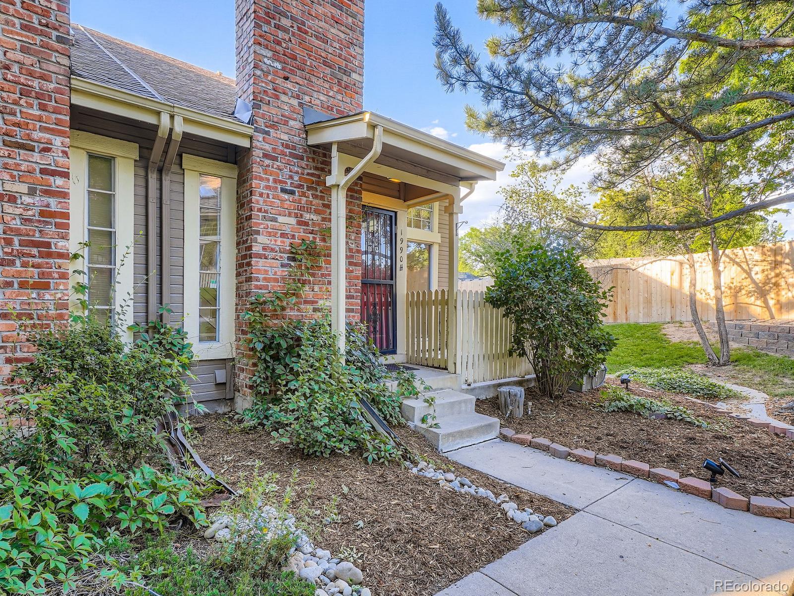 MLS Image #2 for 1990 s helena street,aurora, Colorado
