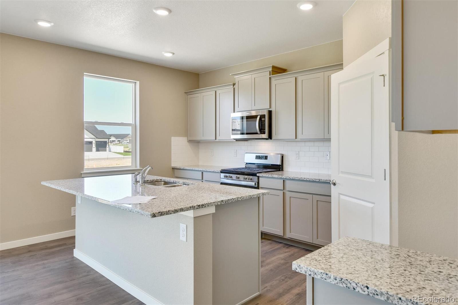 MLS Image #6 for 9910  biscay street,commerce city, Colorado