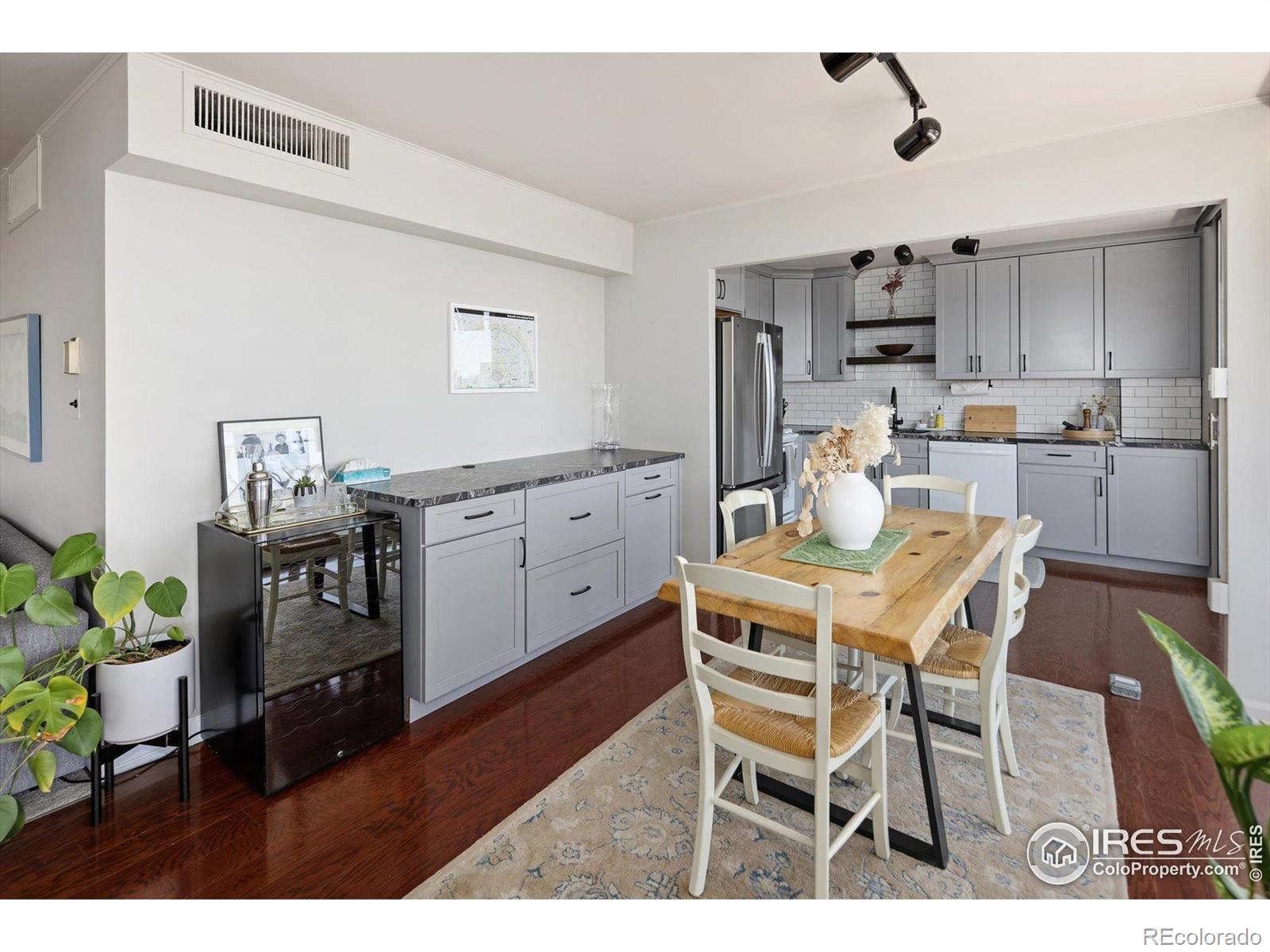 MLS Image #4 for 790 n washington street,denver, Colorado