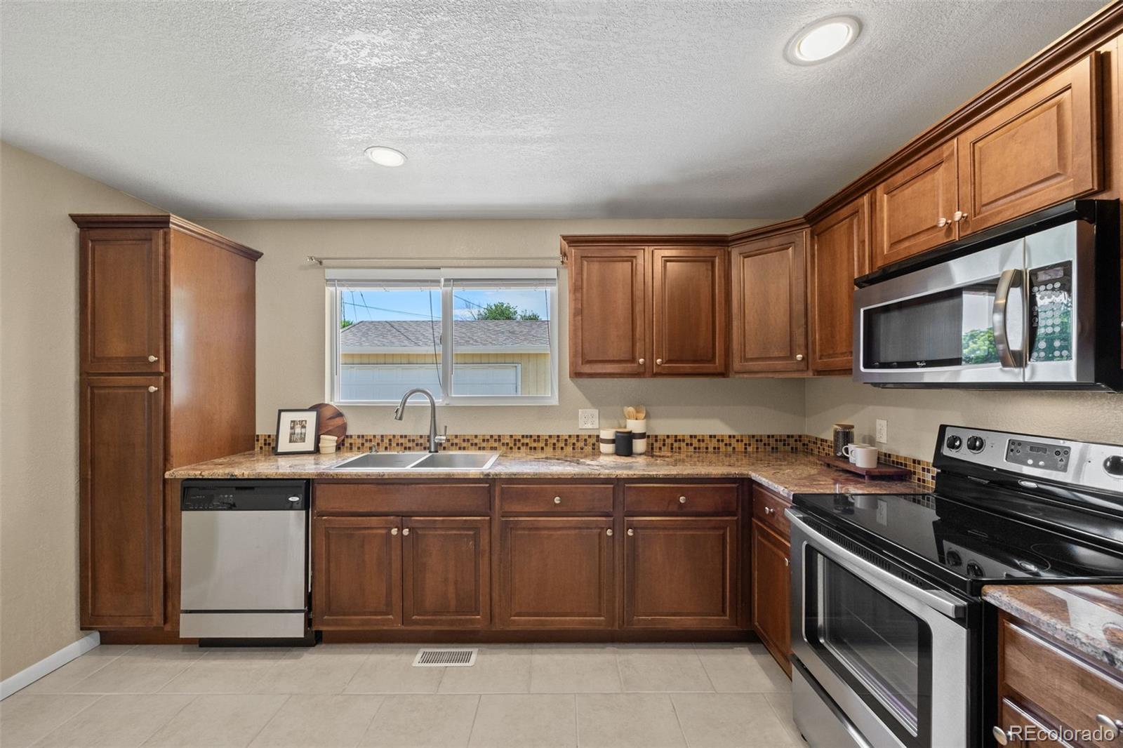 MLS Image #8 for 2380 w baltic place,englewood, Colorado