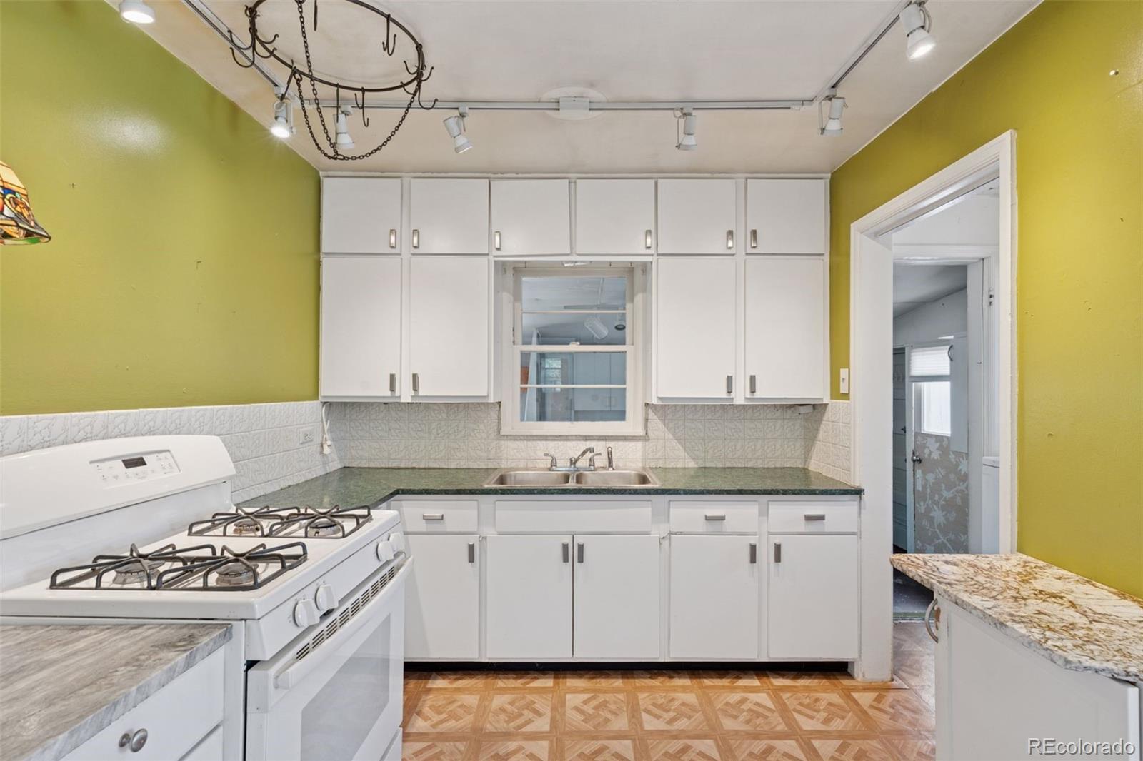 MLS Image #10 for 1832 s saint paul street,denver, Colorado