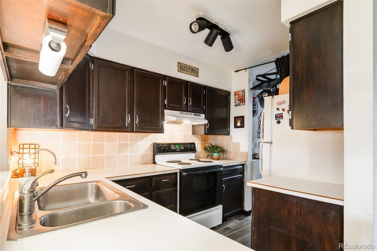 MLS Image #5 for 1811 s quebec way,denver, Colorado