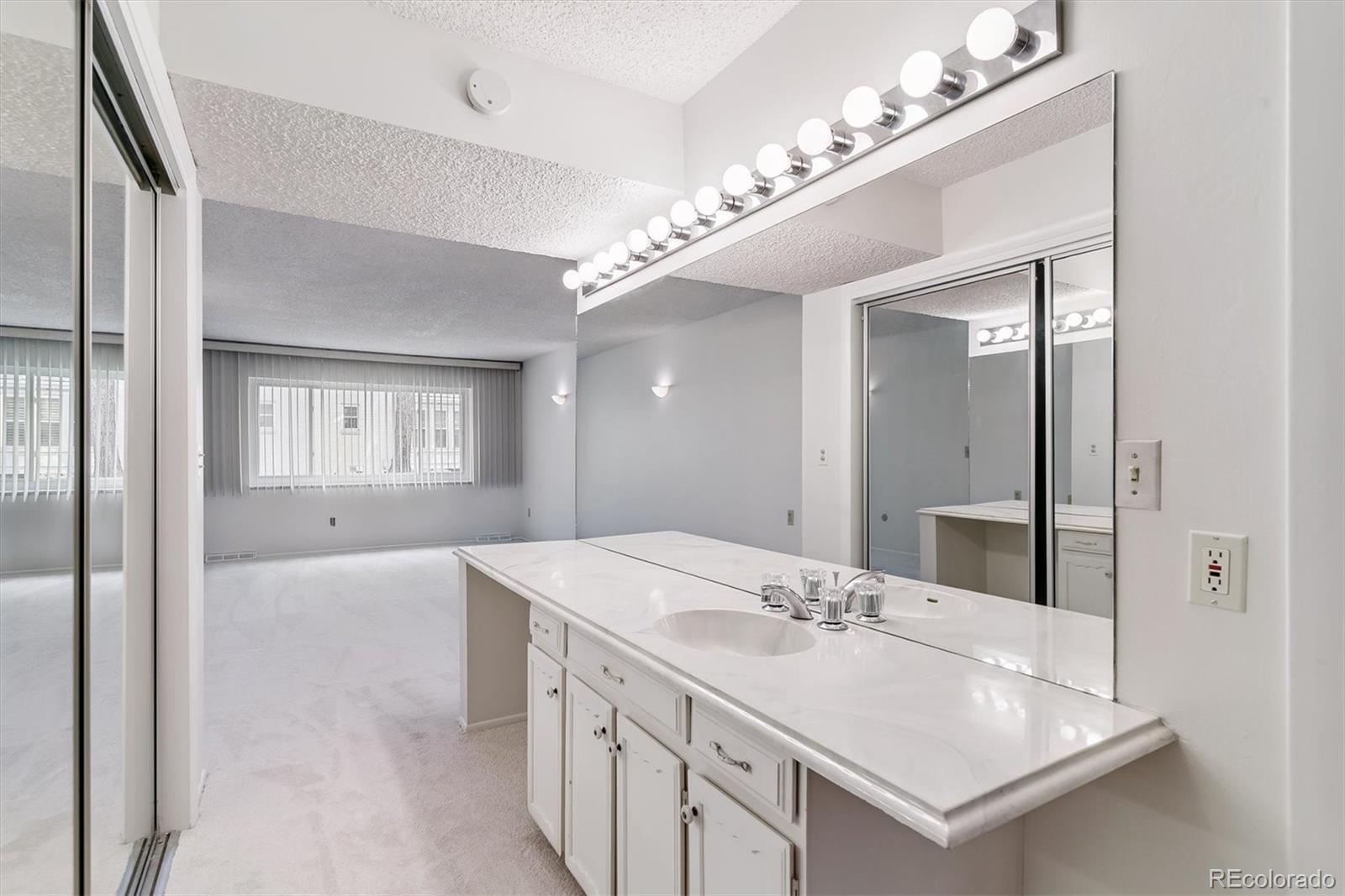 MLS Image #14 for 6977 e girard avenue,denver, Colorado