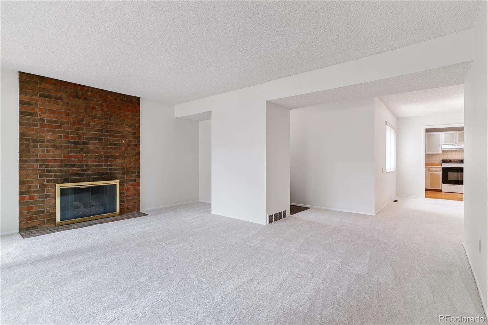 MLS Image #5 for 6977 e girard avenue,denver, Colorado