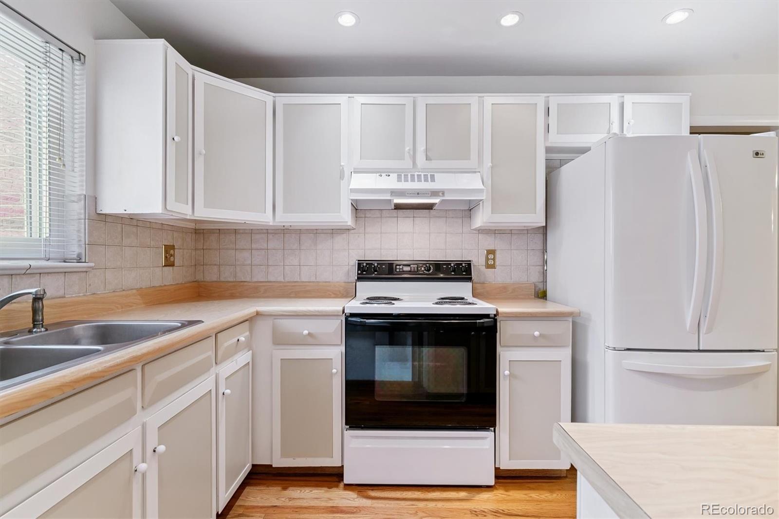 MLS Image #7 for 6977 e girard avenue,denver, Colorado