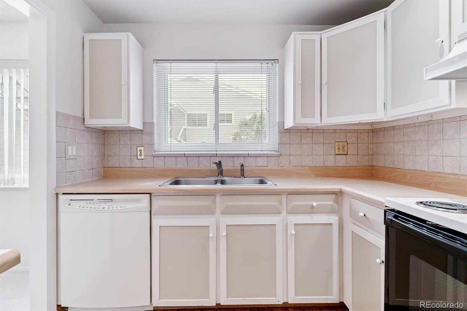 MLS Image #9 for 6977 e girard avenue,denver, Colorado